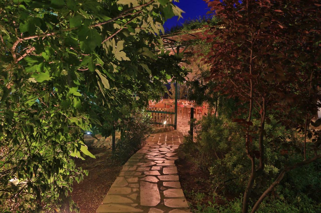 Mountain Breeze Lodge & Resort Al Salt Εξωτερικό φωτογραφία